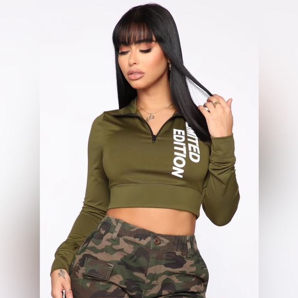 Limited edition deluxe half zip - Picture 1 of 2